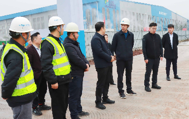 南溪經(jīng)開區(qū)黨工委副書記、管委會主任李勇一行蒞臨遠東股份宜賓智能產(chǎn)業(yè)園調(diào)研指導